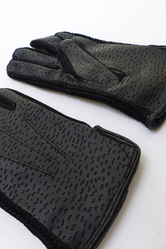 Load image into Gallery viewer, Vintage Lined 70s Black Faux-Leather Gloves 6-8 Y
