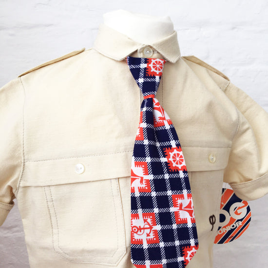 Load image into Gallery viewer, Vintage 70&amp;#39;s New Old Stock  Tie Made in England

