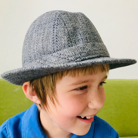 Load image into Gallery viewer, Vintage 1970s Children&amp;#39;s / Teens French Grey / Winter /  Wool Trilby Hat 55 cm / 8Y and up
